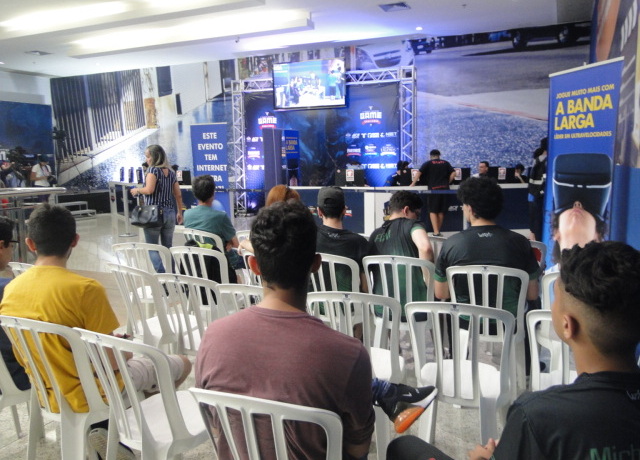 Os bastidores de um evento gamer