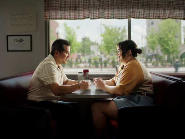 Um Pai Para Lily: Preenche ausências sentimentais sem amenizar traumas